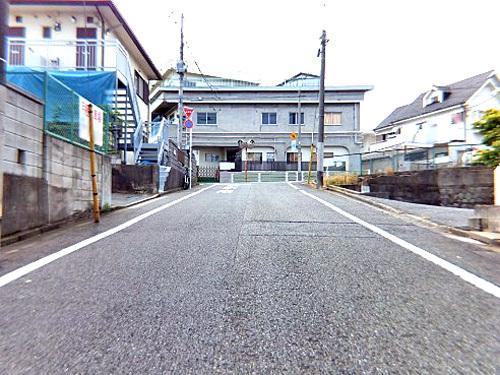 Local photos, including front road. Local (July 2013) Shooting