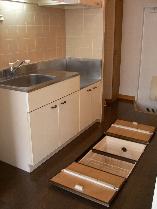 Kitchen. Underfloor Storage