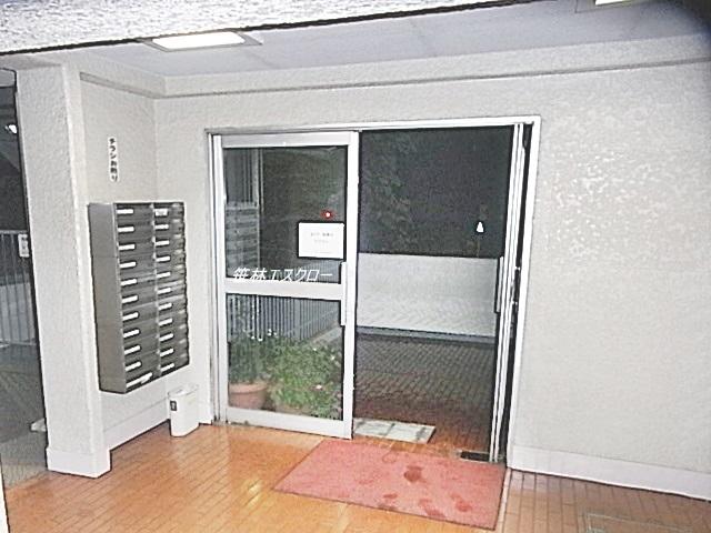 Entrance. Common areas