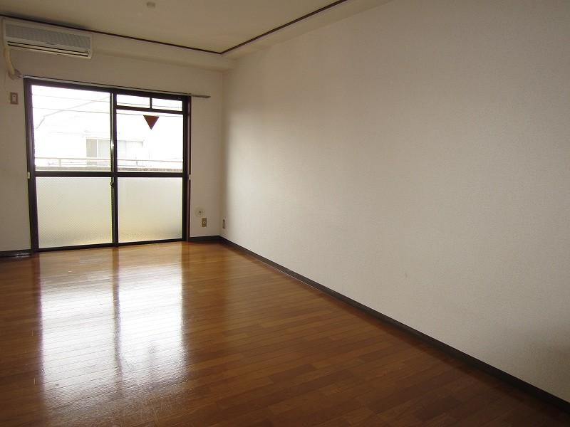 Living and room. 208 is a photograph of the