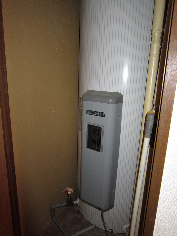 Other Equipment. 208 is a photograph of the