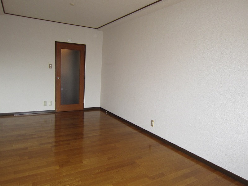 Other room space. 208 is a photograph of the