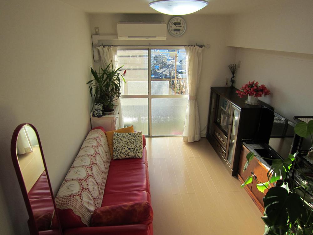 Non-living room. Indoor (12 May 2013) Shooting