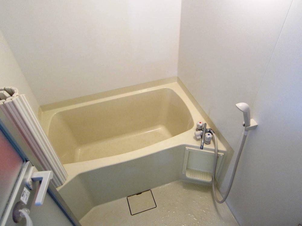 Bathroom. Indoor (12 May 2013) Shooting