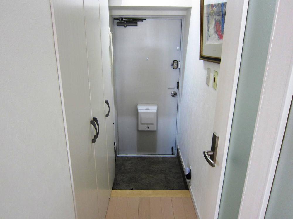 Entrance. Local (12 May 2013) Shooting