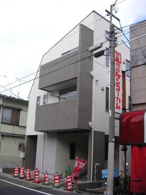 Local appearance photo. Local (11 May 2013) Shooting