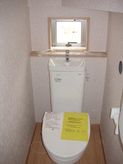 Toilet. Local (11 May 2013) Shooting