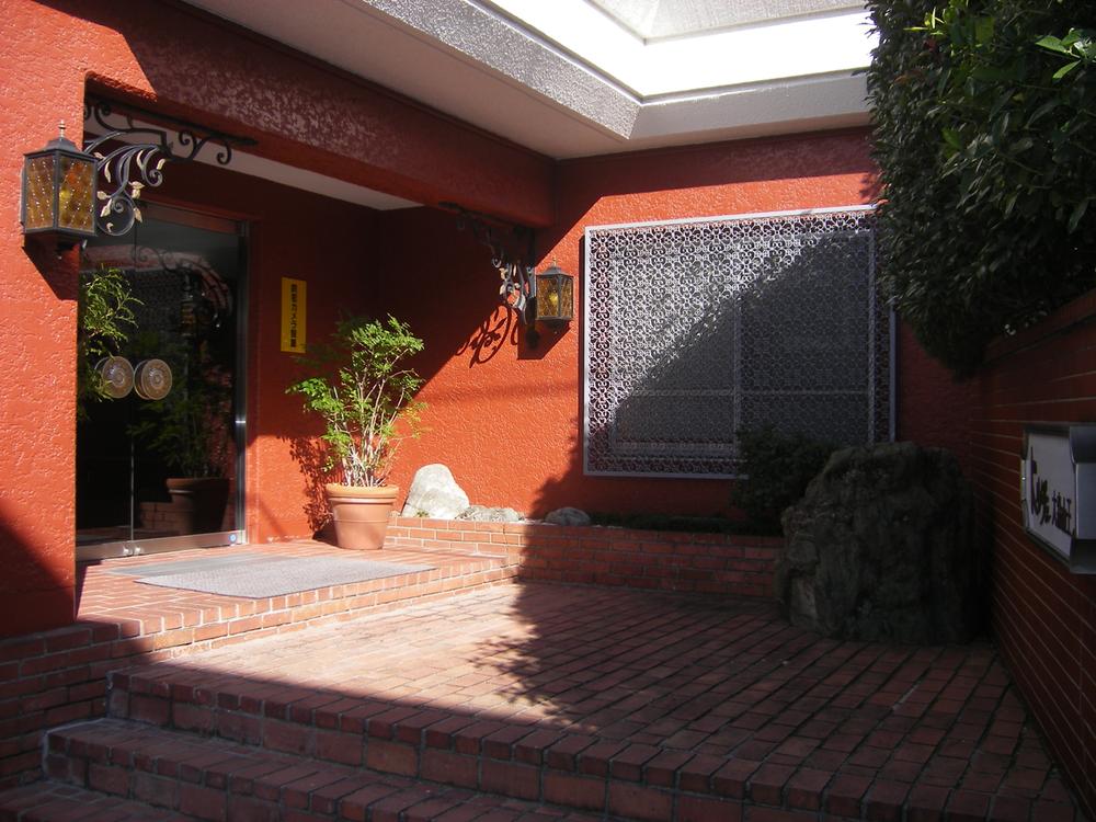 Entrance. Common areas