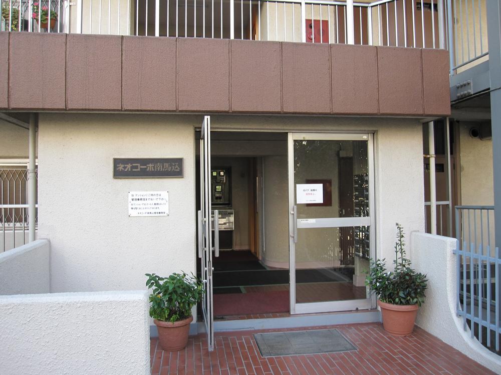 Entrance. Common areas