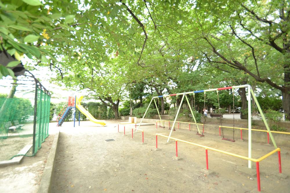 park. 350m until near park