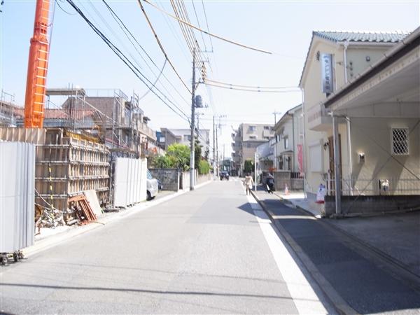 Local photos, including front road. Front road 2013 / 03 shooting