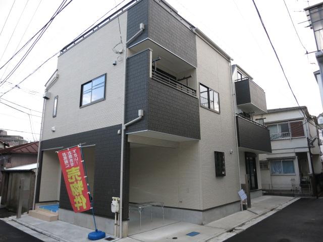 Local appearance photo. Local (11 May 2013) Shooting