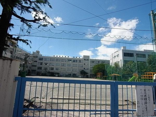 Primary school. Ota 184m to stand Takahata elementary school