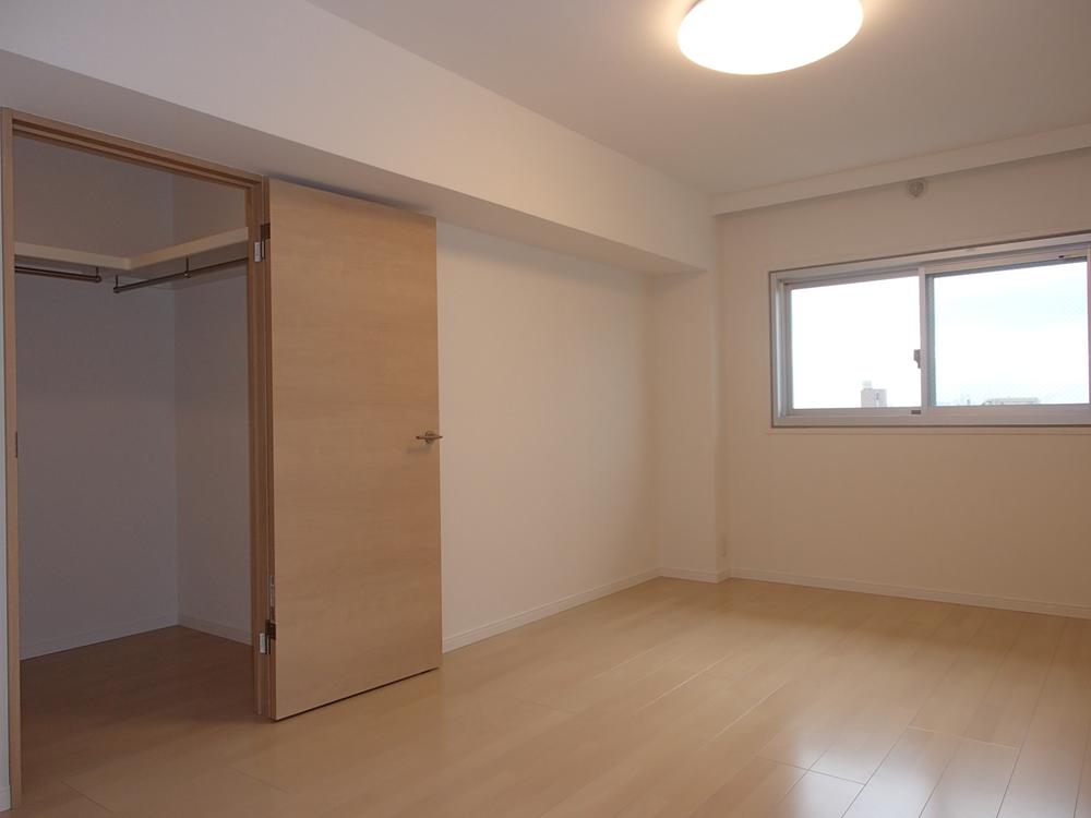 Non-living room. Indoor (12 May 2013) Shooting