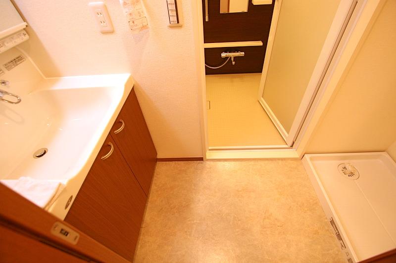 Wash basin, toilet. Water around is also very beautiful Indoor (12 May 2013) Shooting