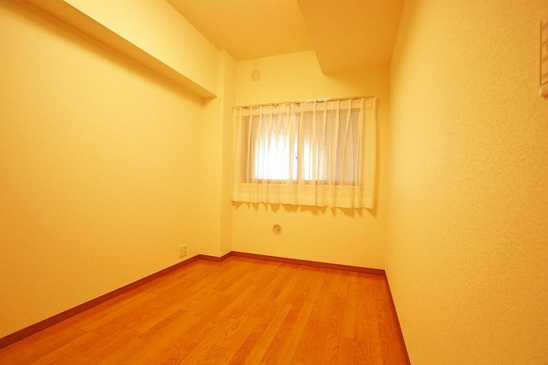 Non-living room. All rooms can reduce the feeling of pressure because it comes with a window