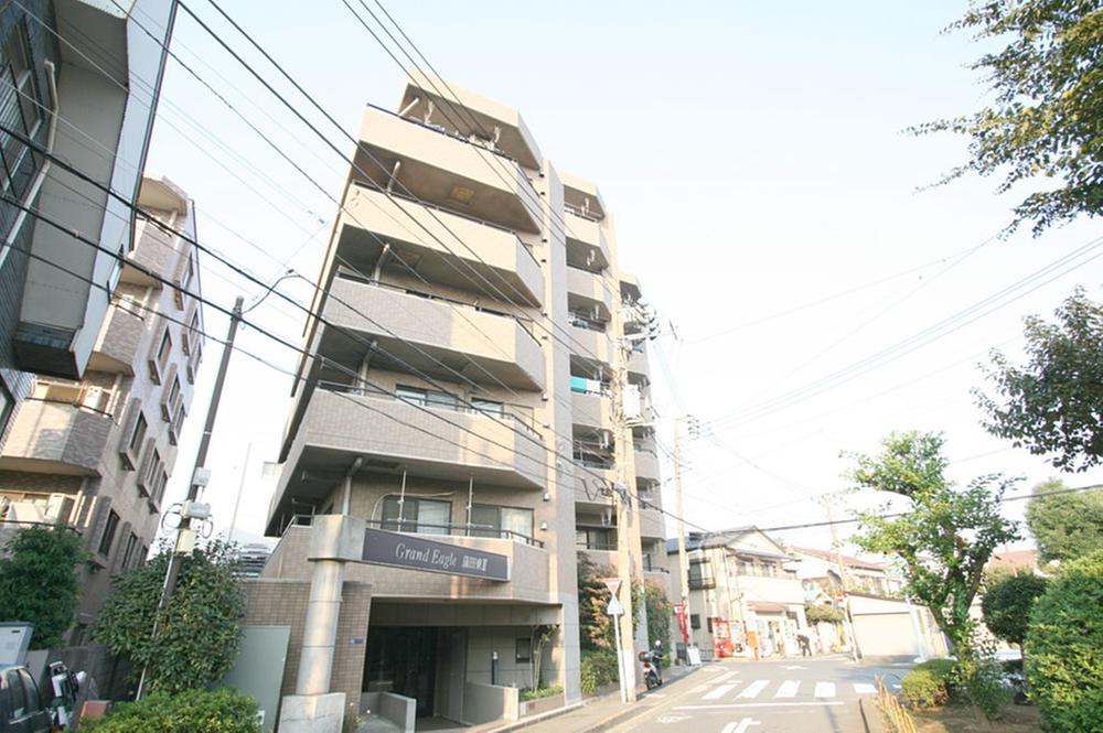 Local appearance photo. Lush living environment along the green road Supermarket, Located a 5-minute walk from a convenience store
