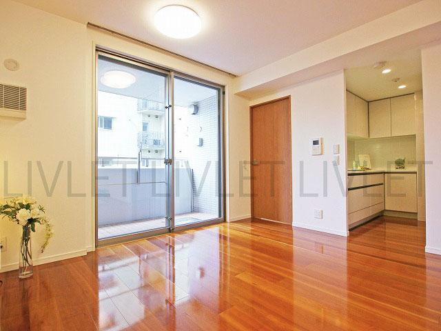 Same specifications photos (living). Same specifications