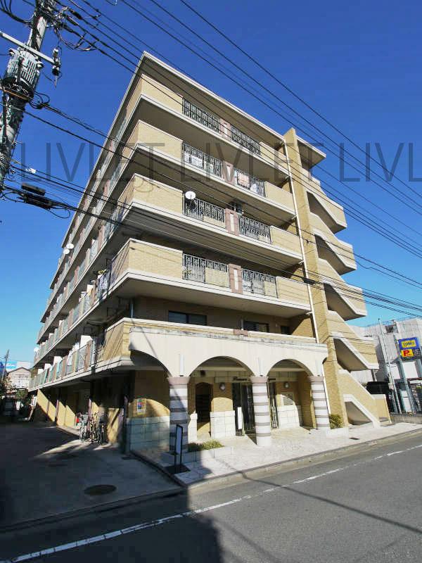 Local appearance photo. Local (11 May 2013) Shooting