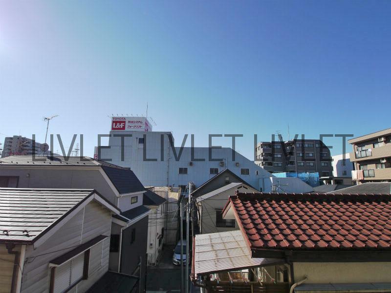 View photos from the dwelling unit. View from the site (November 2013) Shooting