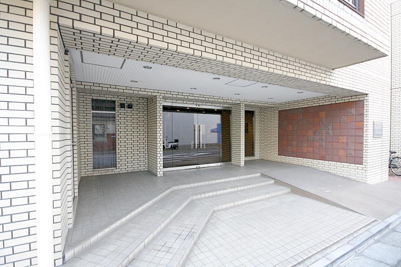 Entrance. Common area (October 2013) Shooting