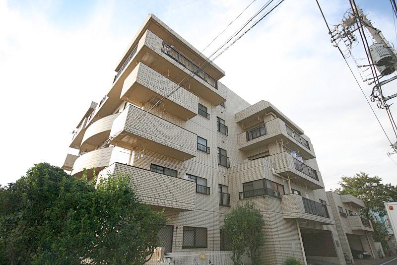 Local appearance photo. Local (10 May 2013) Shooting