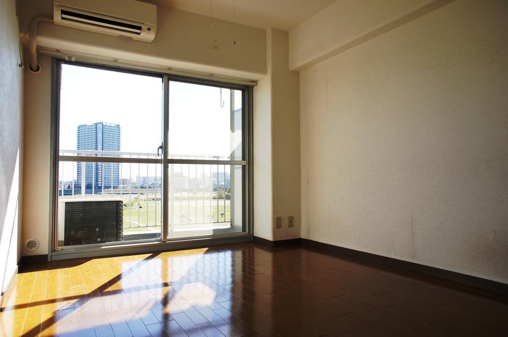 Non-living room. Indoor (11 May 2013) Shooting