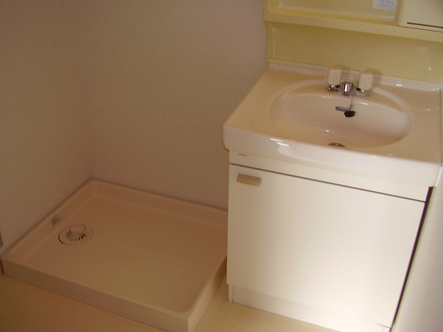 Washroom. Separate reference photograph