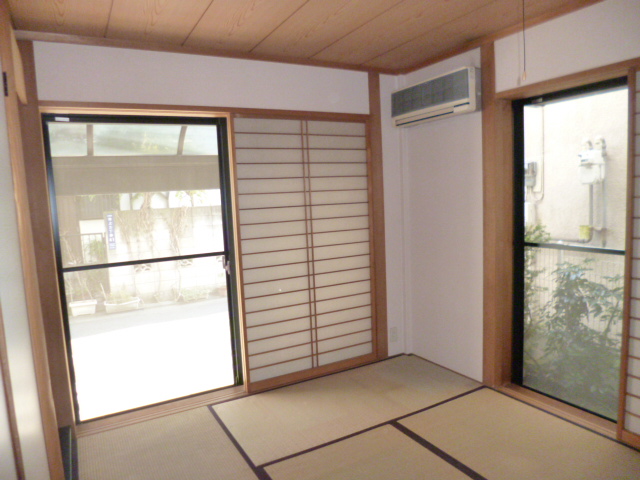 Other room space. Japanese-style room Two-sided lighting