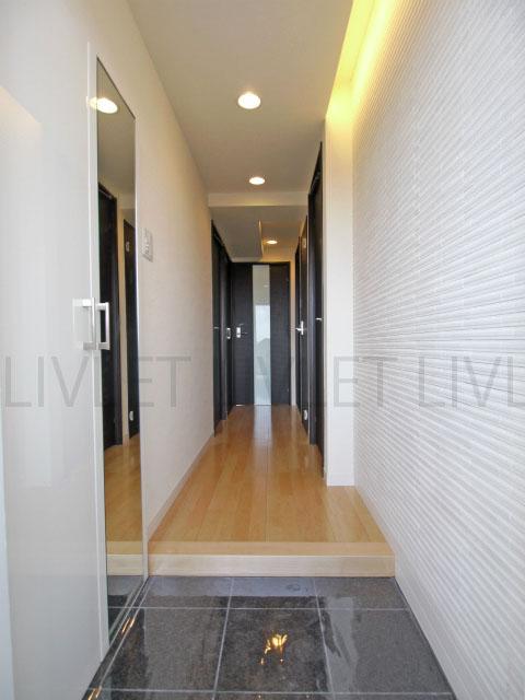 Entrance. Local (August 2013) Shooting