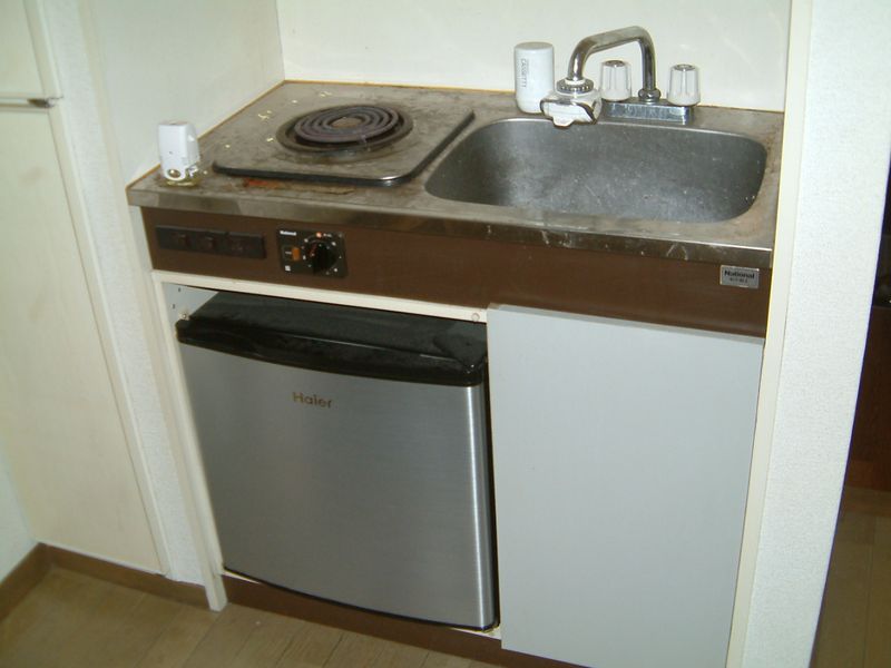 Kitchen. Electric stove