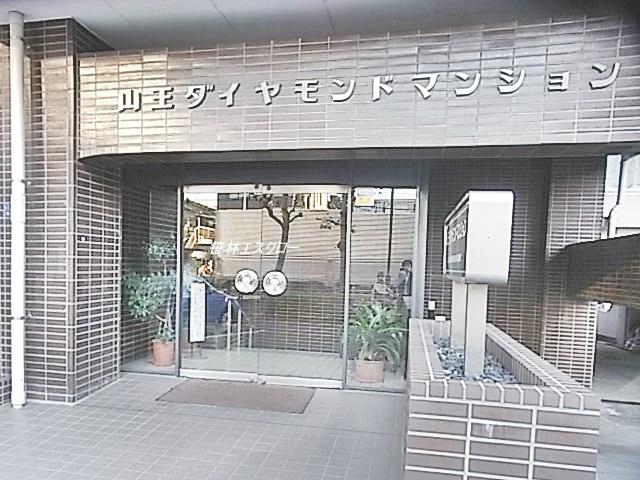 Entrance. Common areas