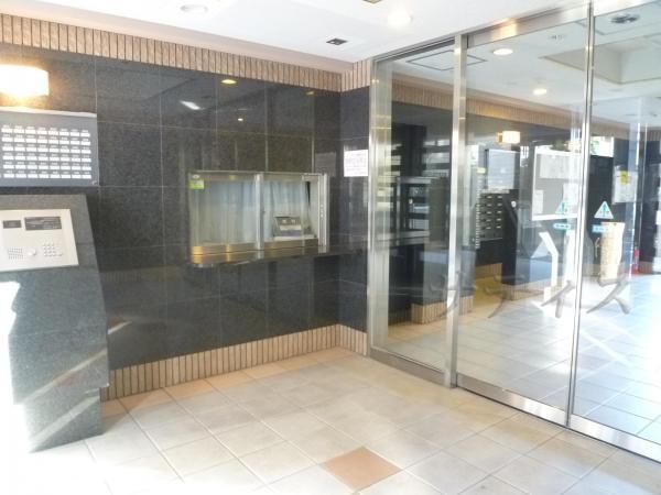 Entrance. Auto-lock with the entrance