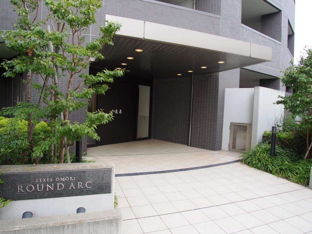 Entrance. Common areas