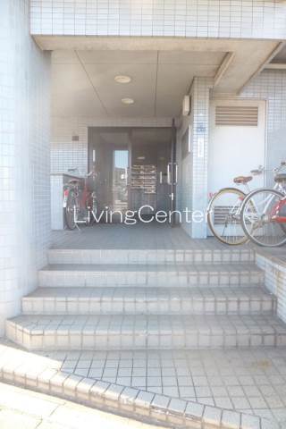 Entrance. Auto entrance with lock