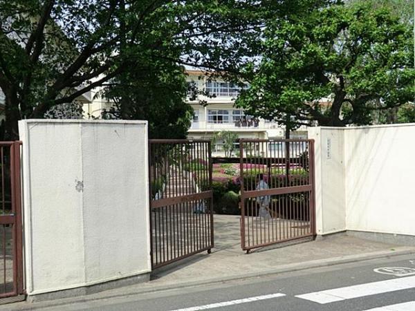 Junior high school. East Chofu until junior high school 320m