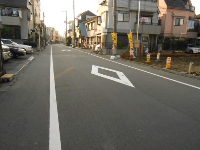 Local photos, including front road. Local (11 May 2013) Shooting