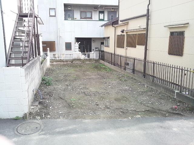 Local land photo. Is the current state vacant lot. 