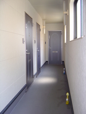 Other common areas. Inner hallway Not wet in the rain