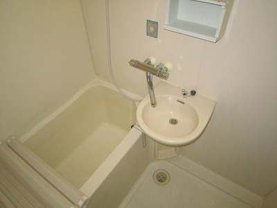 Bath. 2-point unit bus