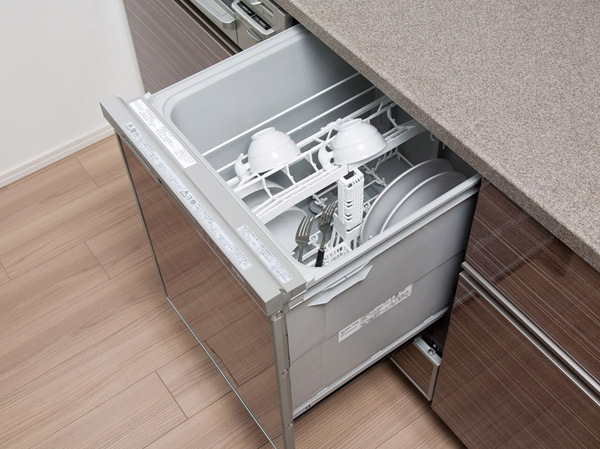 Kitchen.  [Dish washing and drying machine] Fully automatic to dry from cleaning in one switch. Since the slide type of full open of tableware and out is easy.