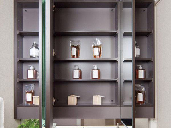 Bathing-wash room.  [Three-sided mirror back storage] Adopt a happy three-sided mirror in the morning of the dressing. The storage space of Kagamiura, It can be stored and organized and wash goods and cosmetics.