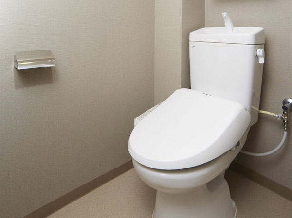 Bathing-wash room.  [W water-saving toilet and bidet] And a water-saving toilet to achieve about 50% of the water-saving compared to conventional products LIXIL, Adopt the warm water cleaning toilet seat to deliver a comfortable every day.  ※ Number is (stock) LIXIL published value