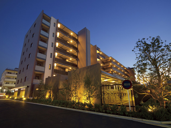 Building structure. Seongnam ・ Ota "Nakaikegami". Downtown direct connection of Toei Asakusa Line station of origin "Nishimagome" imposing completed in a 10-minute walk from the, Just move has started from December <Dressel Nishimagome>. In open grounds that three sides are facing the road, 3LDK all houses a south-facing. (appearance ・ 2013 November shooting, Building completion photos have been made part CG processing)