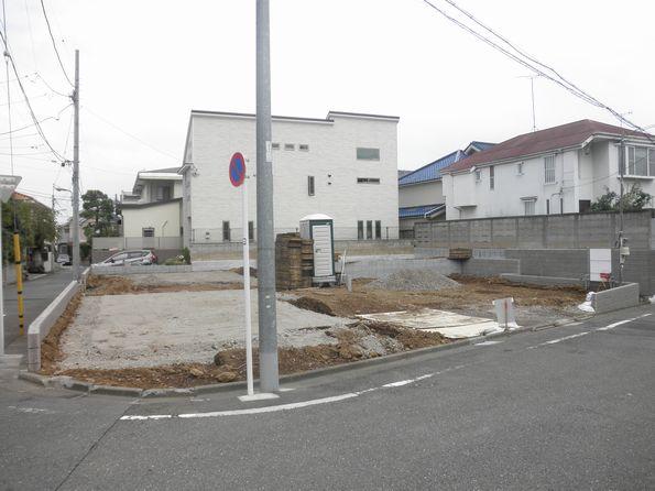 Local photos, including front road. Local (2013 October shooting)