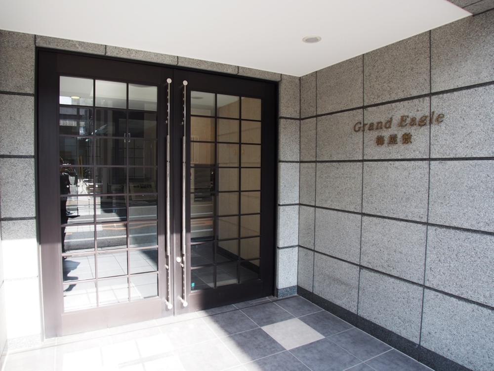 Entrance. Common areas