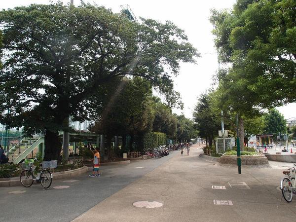 park. 380m to the east, Chofu park