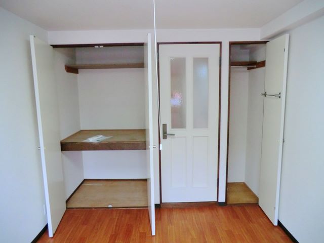 Receipt. Reference photograph Another room