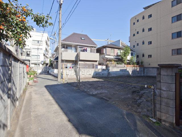 Local photos, including front road. Local (11 May 2013) Shooting