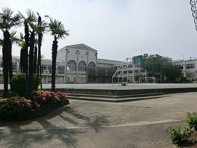 Junior high school. 1200m to Ota Ward Magome Junior High School